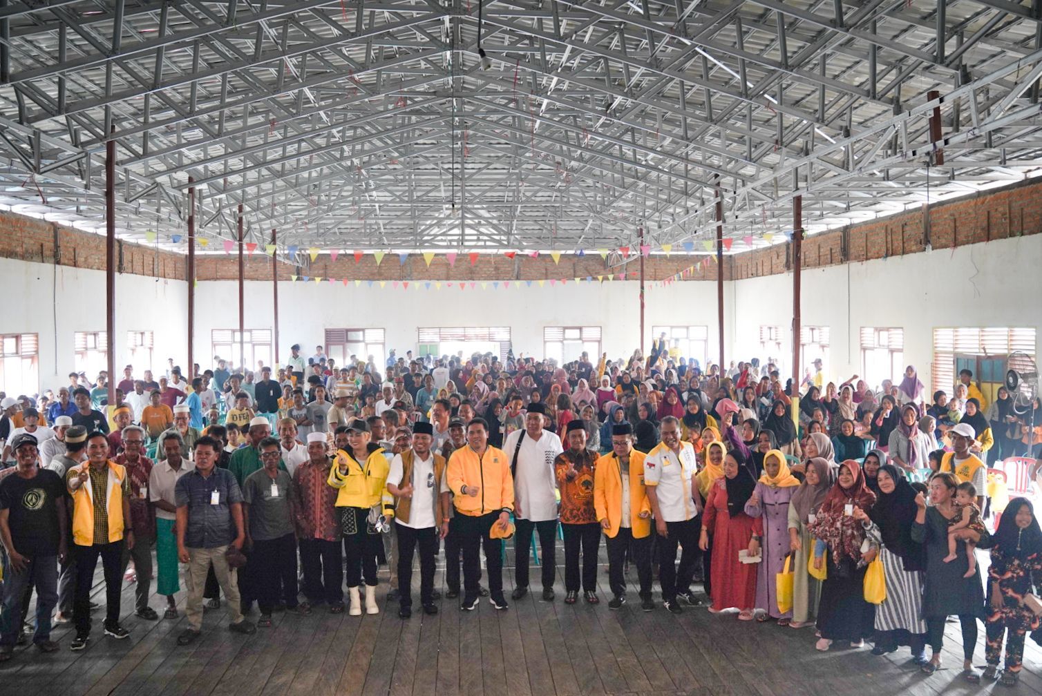 Suasana Kegiatan Reses Rudy Mas'ud di Desa Muara Pantuan